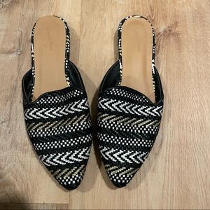 Universal Thread flat mules